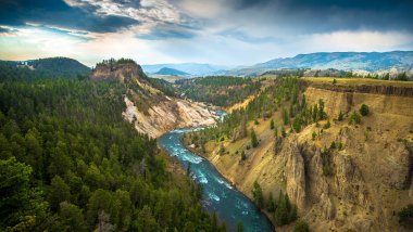 The great canyon on the Yellowstone River Wallpaper