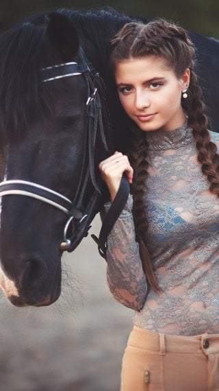 Chica con un caballo Fondo de pantalla