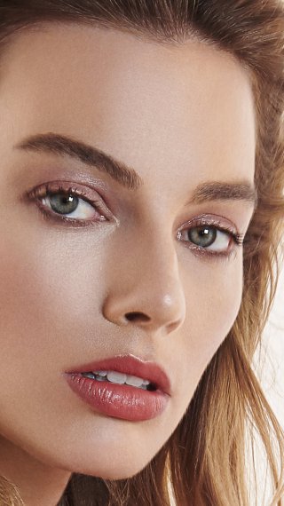 Face of Margot Robbie Wallpaper
