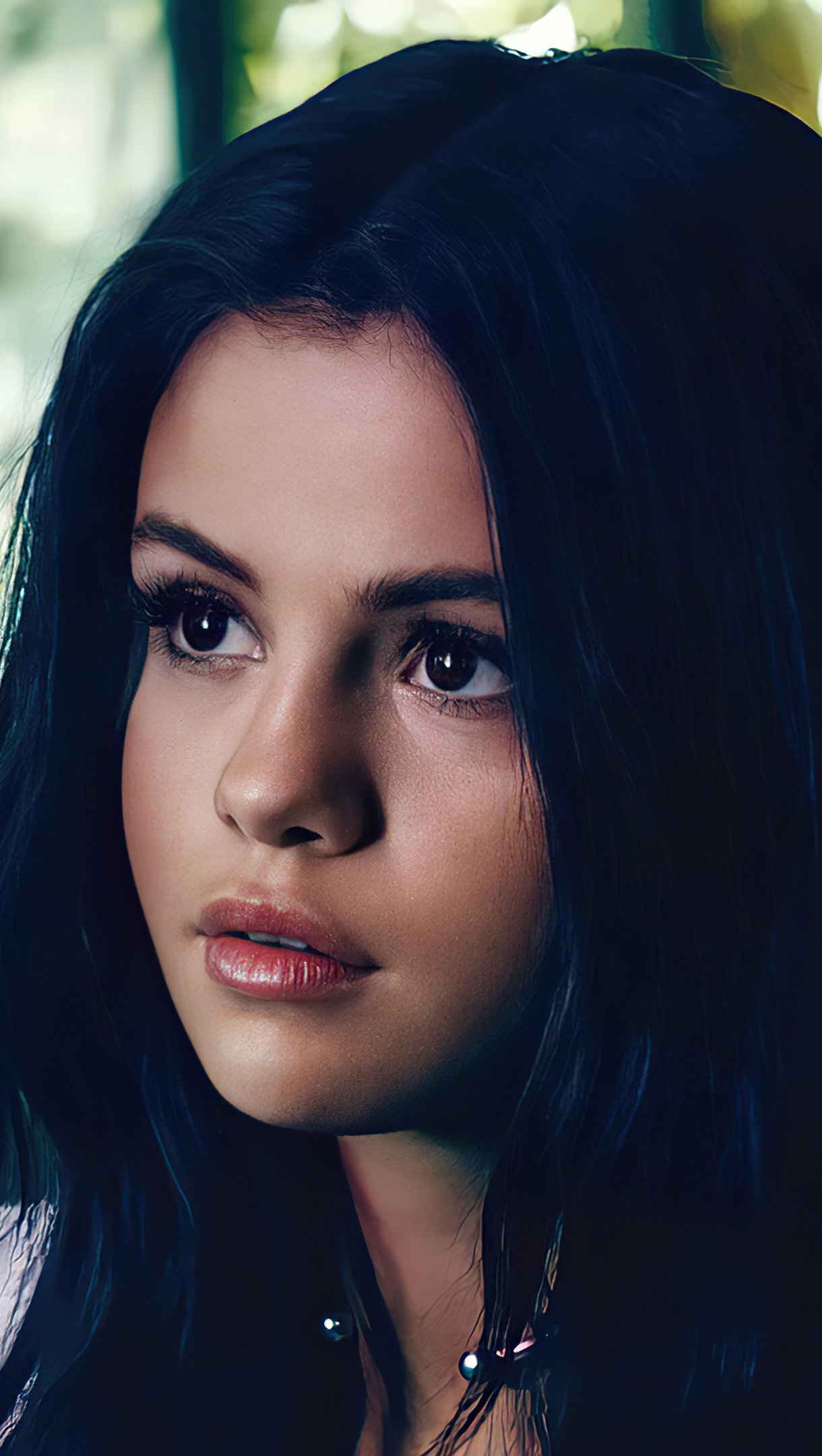 Download Selena Gomez shows off her new iPhone Wallpaper  Wallpaperscom